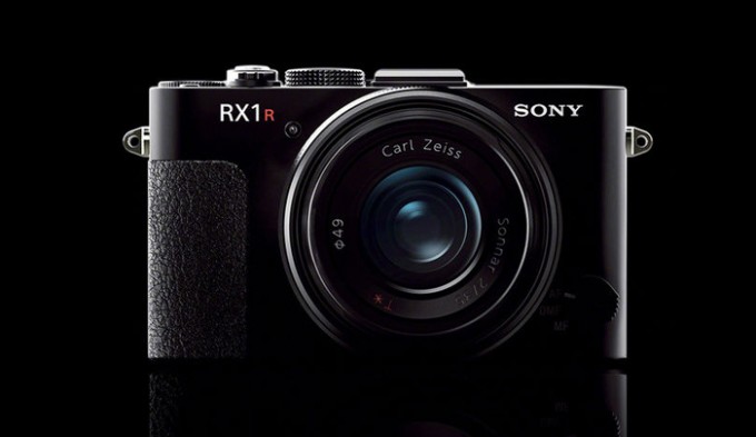 sony-rx-1r-ii-compact-camera-front
